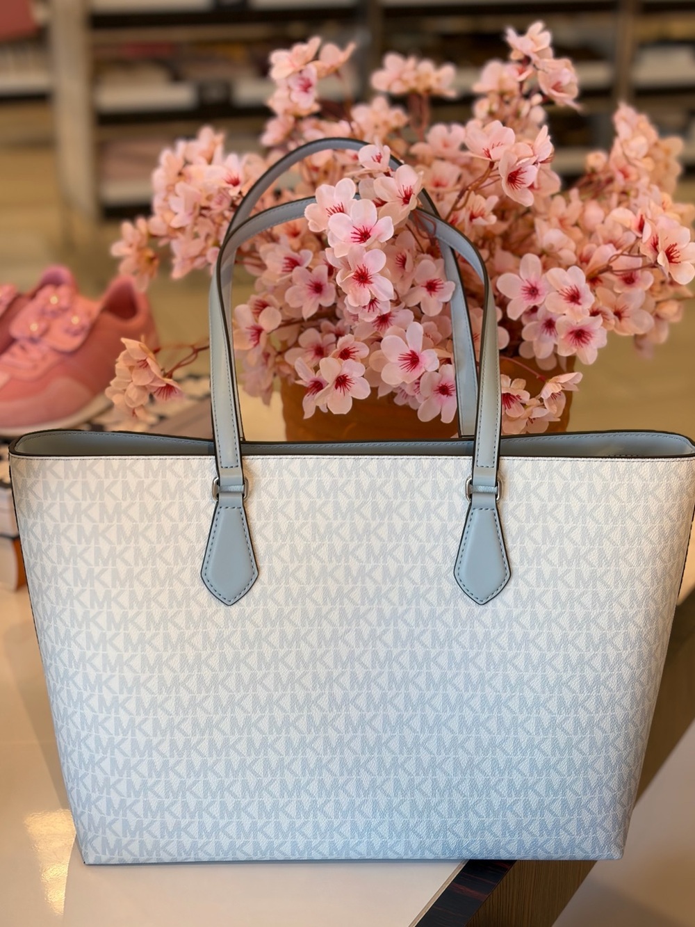 MICHAEL KORS Sheila Large Ombré Signature Logo Tote Bag - Picture 8 of 13